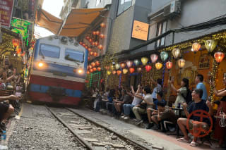 列車が迫り