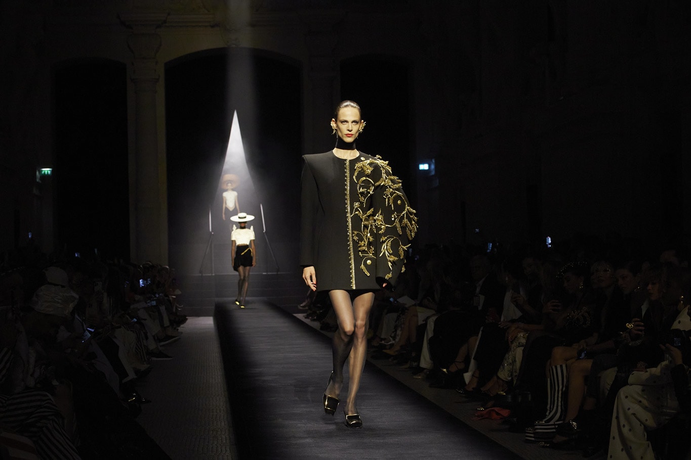 Schiaparelli - Haute Couture fw22 - Fashion Shows - Fashion - La Mode ...