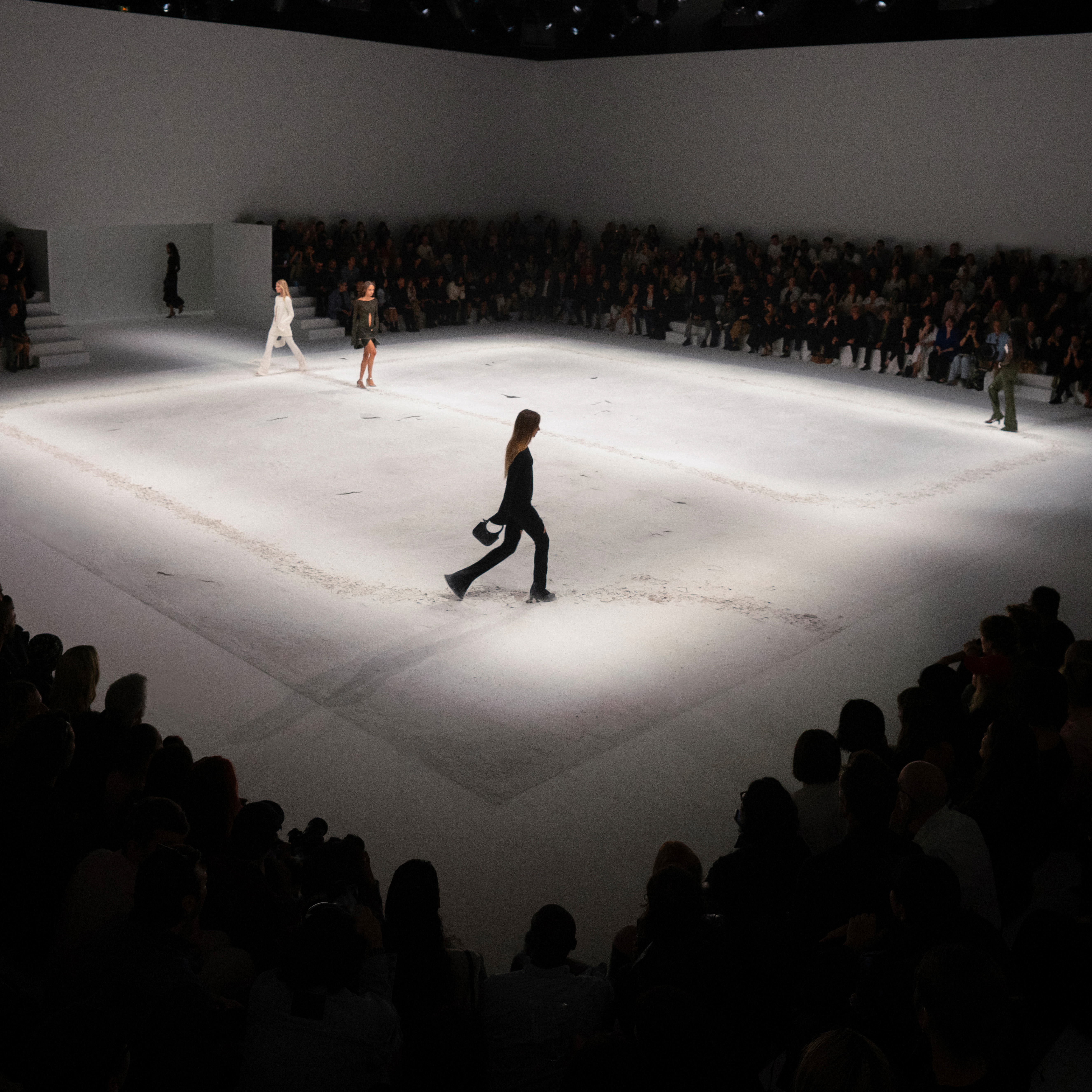 Louis Vuitton - Gala Dinner - Special Events - Culture & Institutions -  Fashion - La Mode en Images