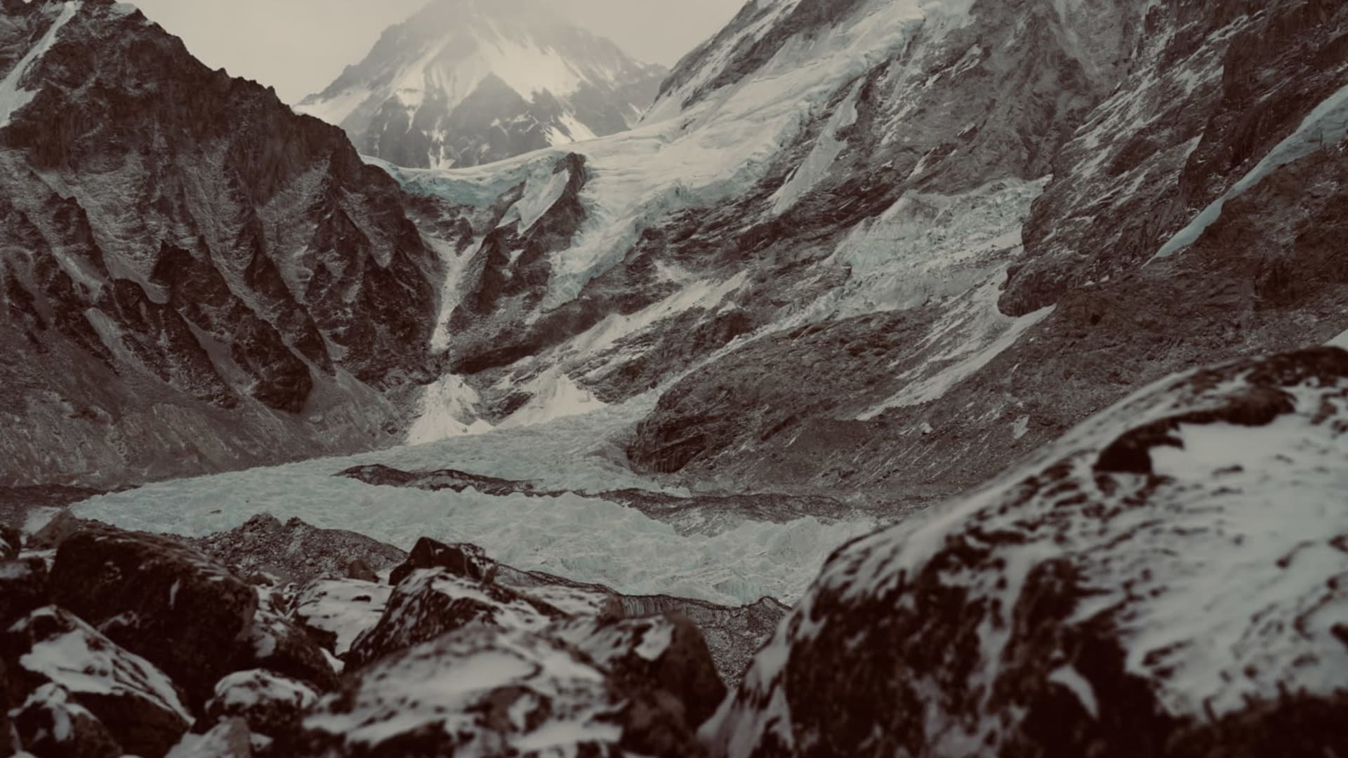Khumbu Icefall Dangers: Seracs, Ladders, and the Icefall Doctors