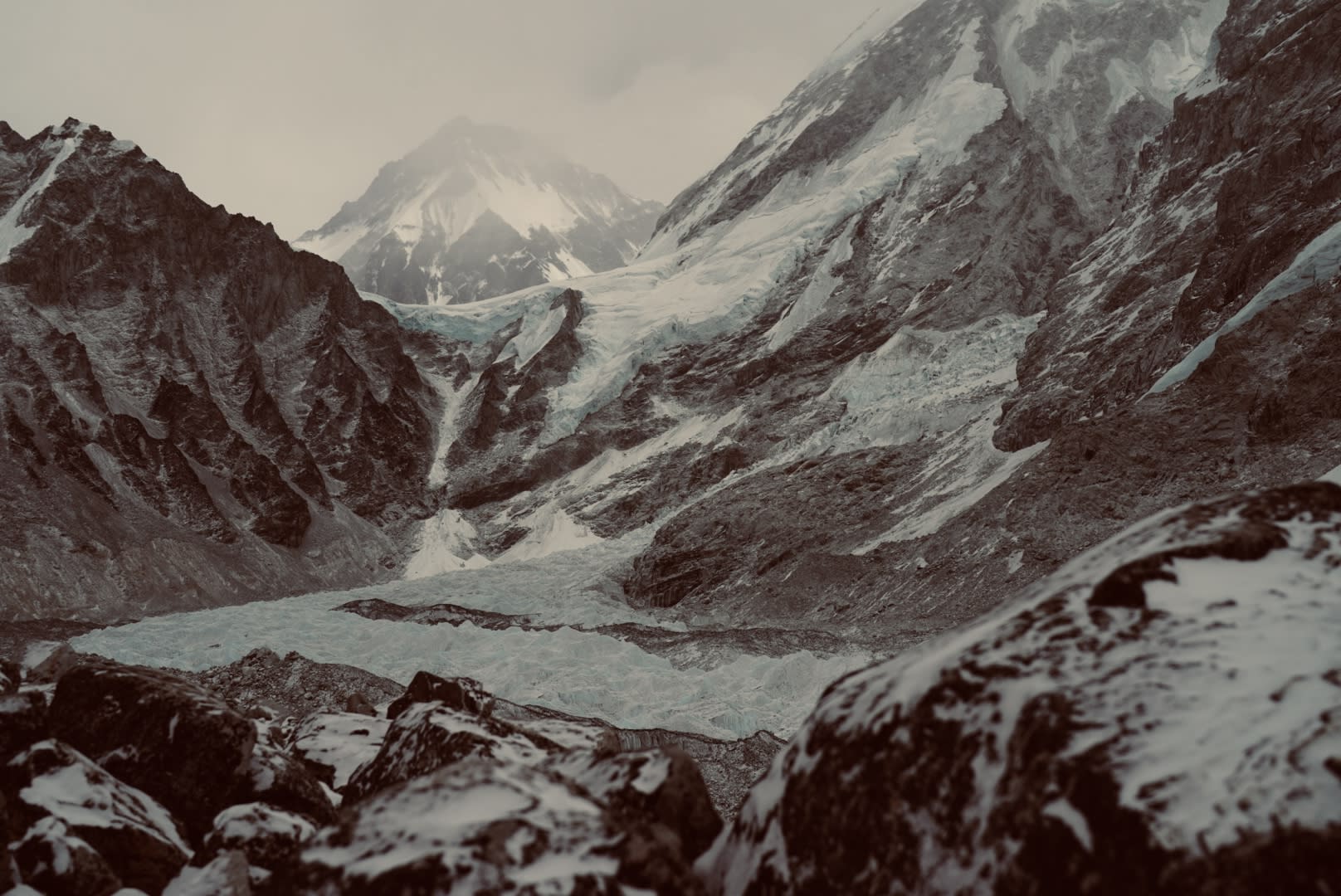 Khumbu-Eisbruch und Everest-Massiv von oben