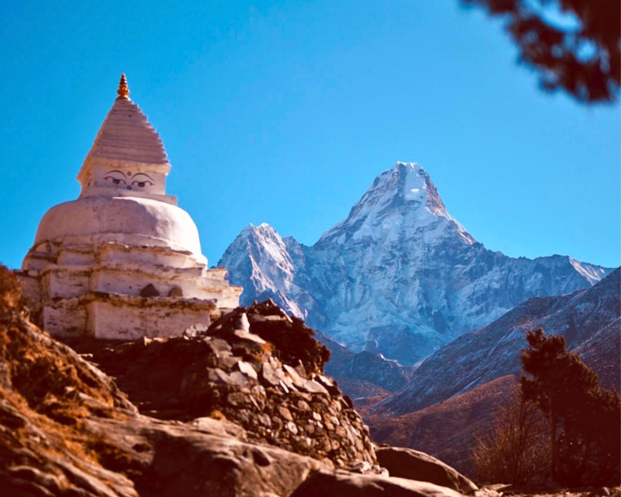 Kloster Tengboche mit der Ama Dablam im Hintergrund