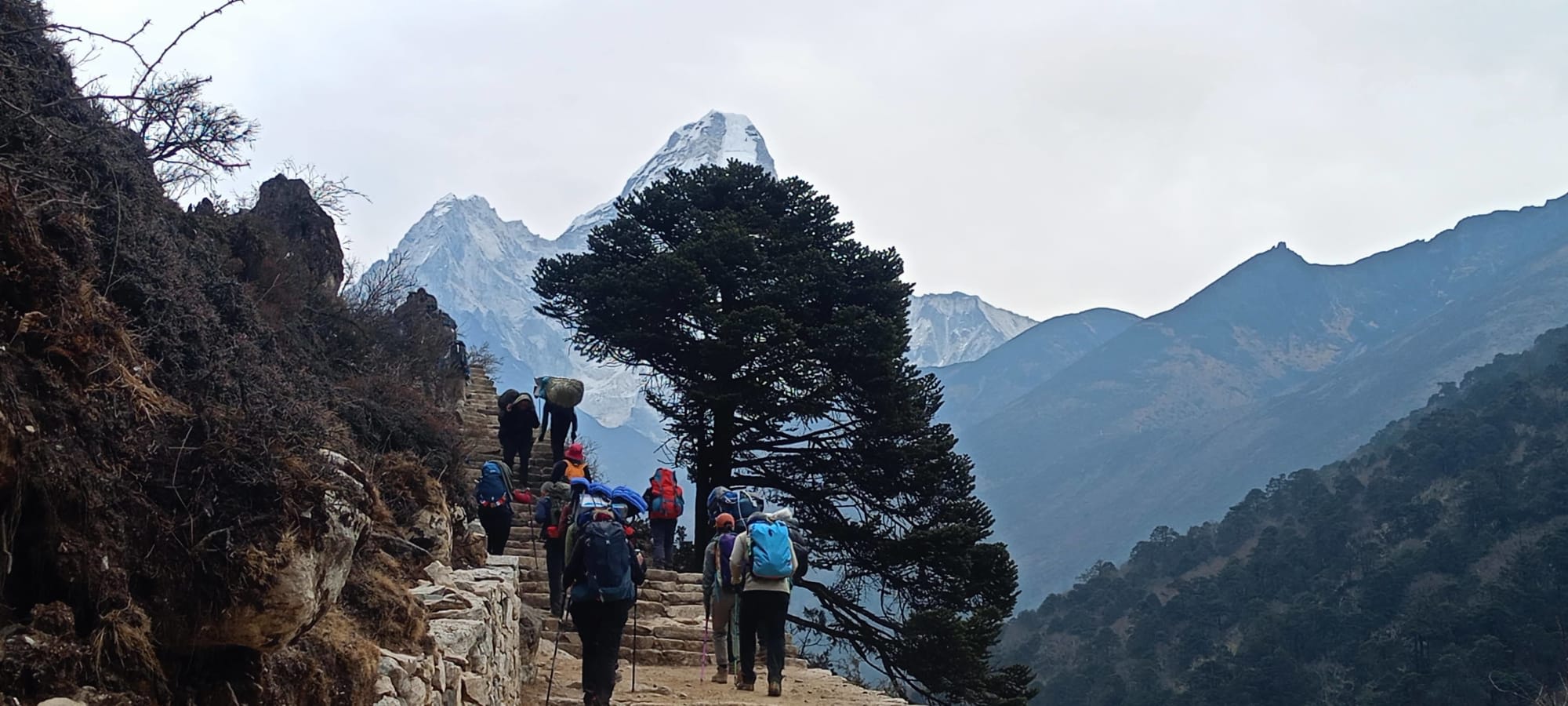 Bergstraße auf dem Weg zum Everest-Region-Trailhead