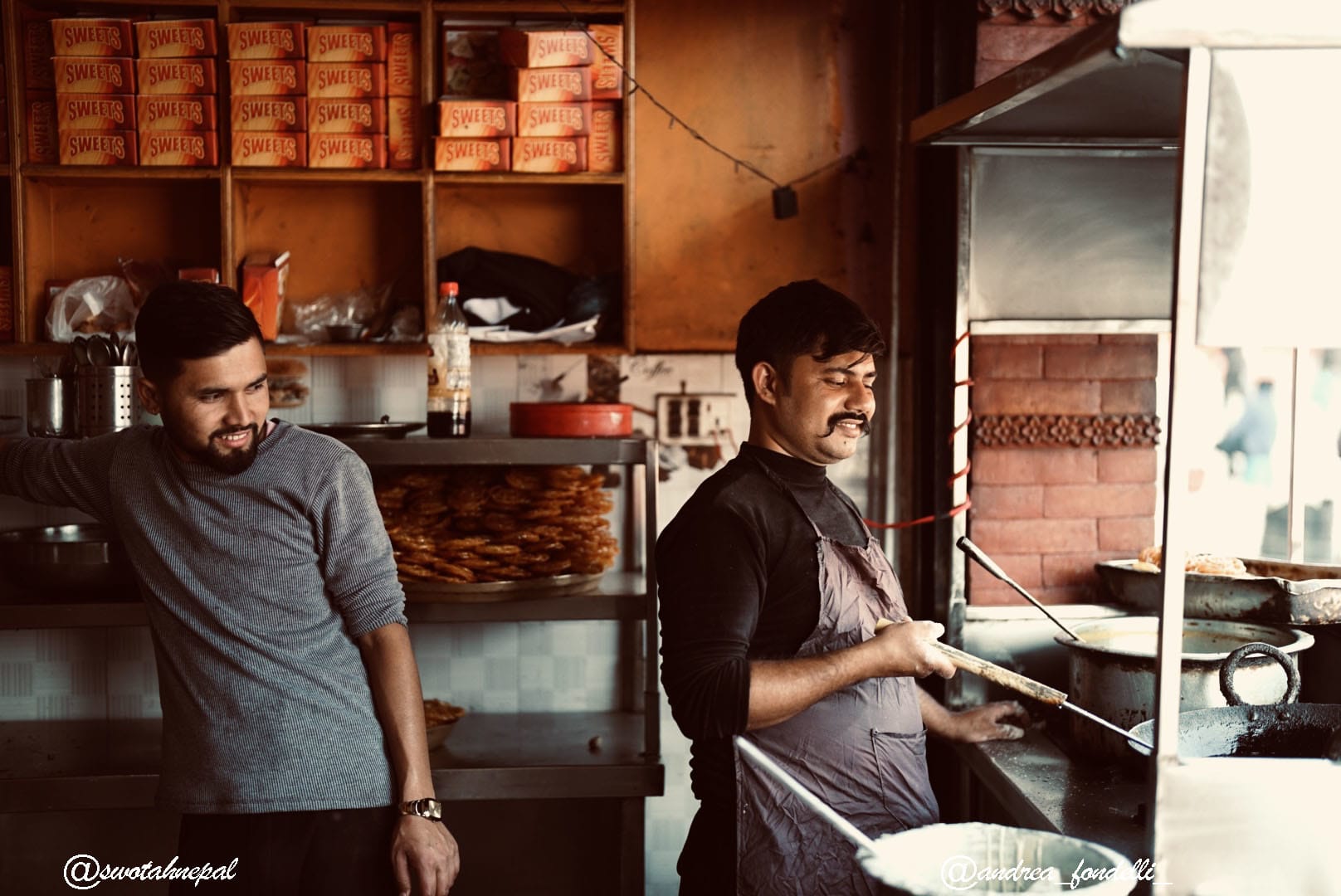 Lokale Bäckerei in Kathmandu, wo im Alltag mit Nepalesischen Rupien bezahlt wird