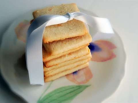 Μπισκότα βουτύρου (shortbread) με λεμόνι & βανίλια