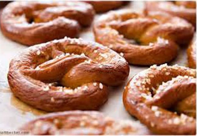 Συνταγή μαλακό Pretzel με κανέλα και ζάχαρη