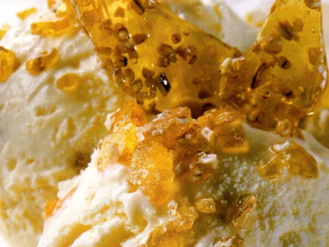 Χειροποίητο παγωτό με χαλβά και καραμέλα! recipe