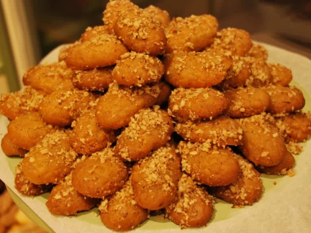 Μελομακάρονα μελωμένα! recipe