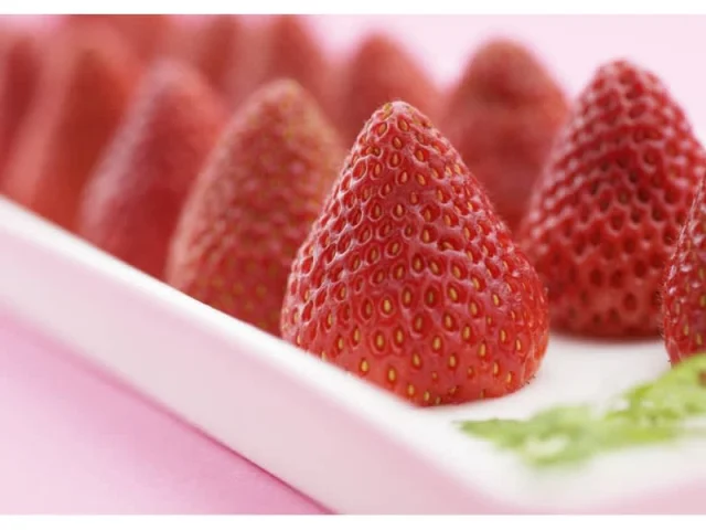 Τσιζκέικ με καραμελωμένες φράουλες! recipe