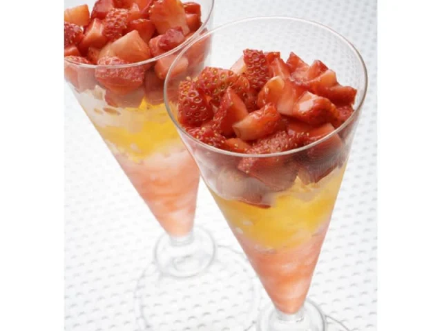 Εξωτικό κομφί με φράουλες, μανταρίνι και πορτοκάλι recipe