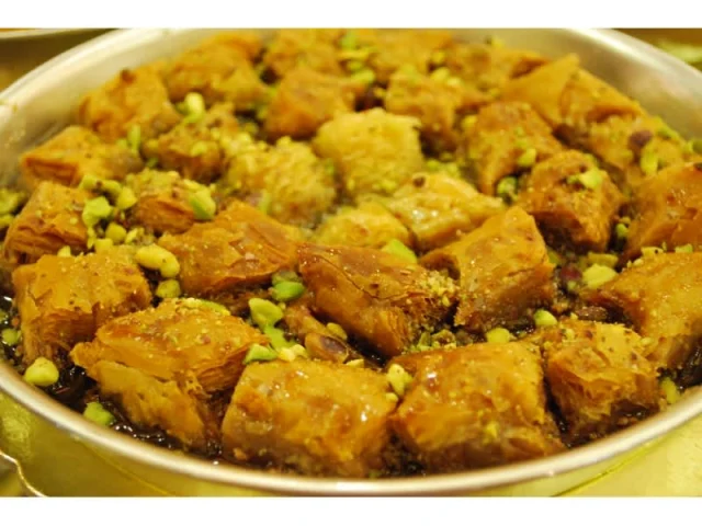 Μπακλαβαδάκια - Σιροπιαστά-Γλυκά ταψιού recipe