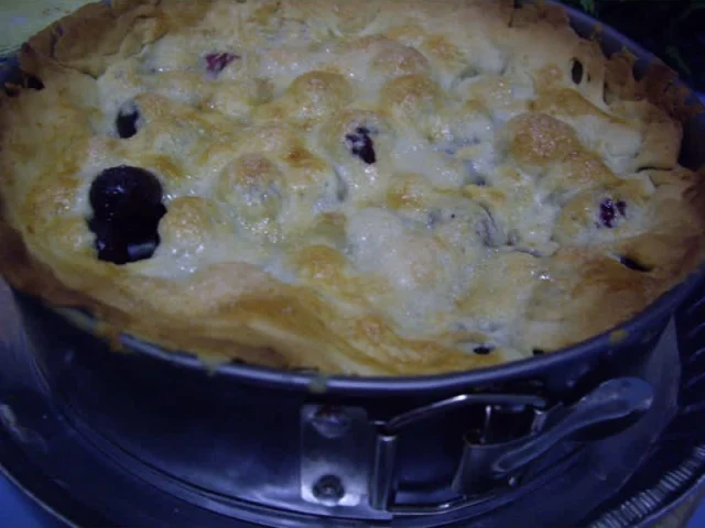 Πίτα με κεράσια recipe