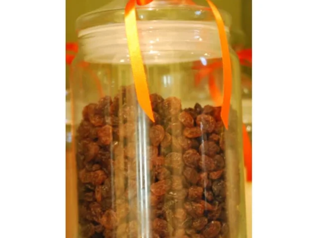 Μπισκοτάκια με σταφίδες και μια ιδέα αλκοόλ - Μπισκότα-Κουλουράκια recipe