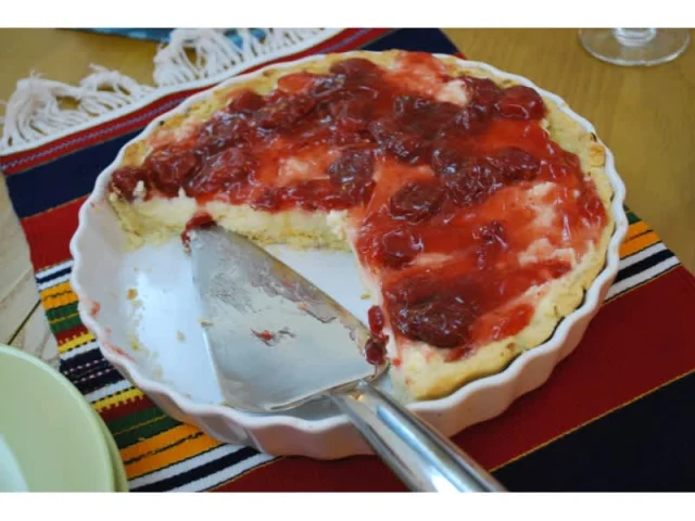 Τάρτα με κρέμα και φράουλες recipe