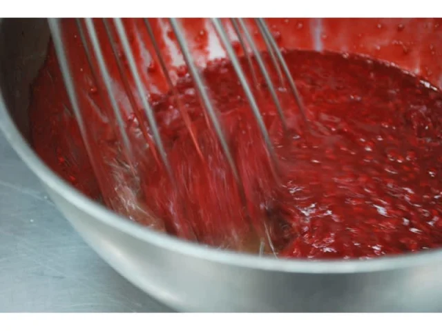 Σορμπέ φράουλας με κόκκινο κρασί recipe