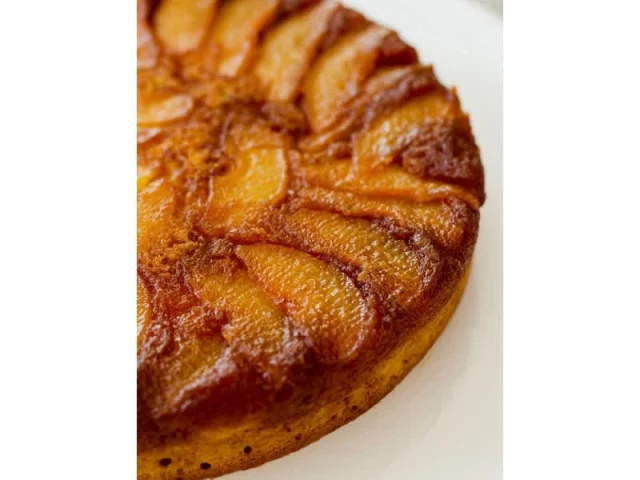 Γλυκιά πίτα με αχλάδια κι αμύγδαλα recipe