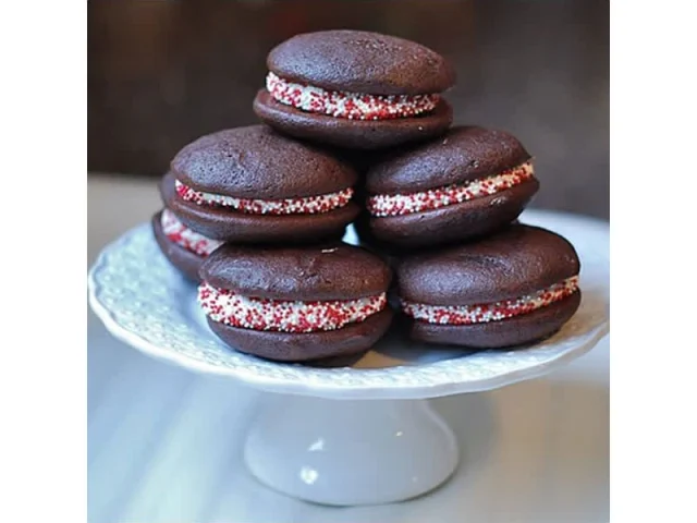 Σοκολατένιες μπουκιές με γέμιση ελβετικής μαρέγκας recipe