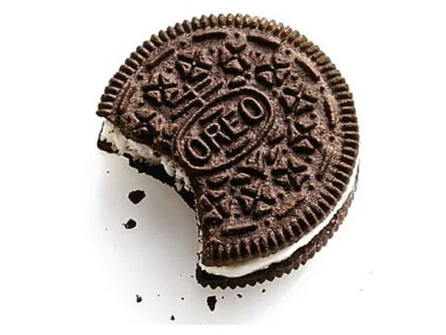 Μπράουνις με κρέμα βουτύρου και κομματάκια από μπισκότα Oreo - Ωραίο! recipe
