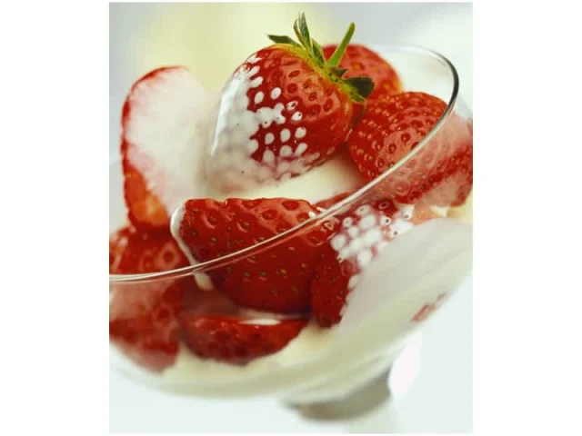 Κρέμα γιαουρτιού με κομπόστα φράουλας recipe