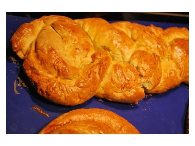 ΒΗΜΑ-ΒΗΜΑ τσουρέκι χωρίς προζύμη  recipe