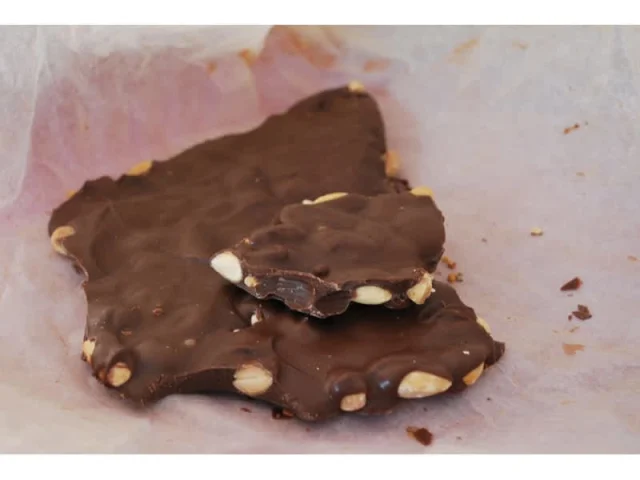 super σοκολάτα με καβουρδισμένα αμύγδαλα!!! recipe