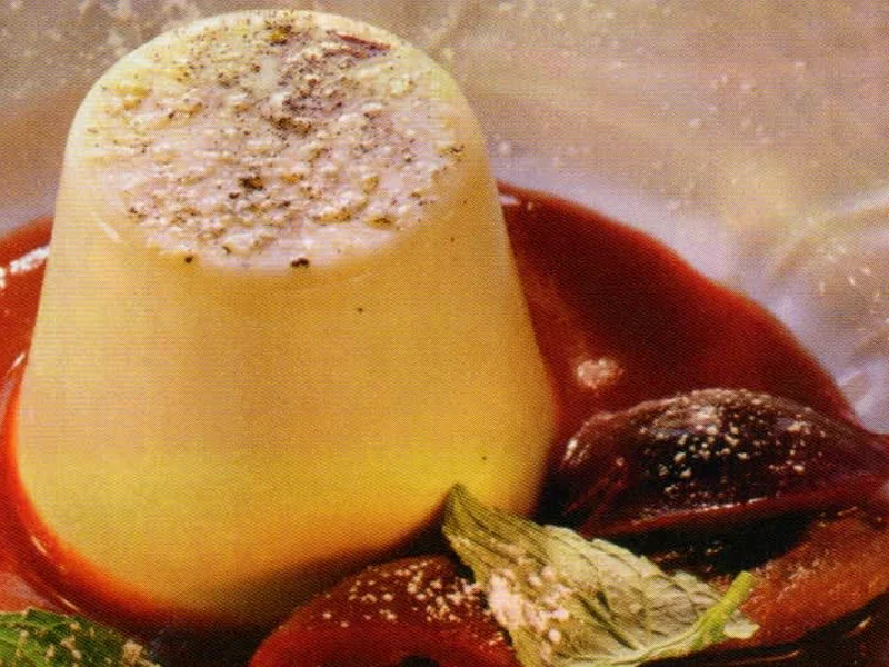 Πανακότα με αποξηραμένα φρούτα και αρωματική σως