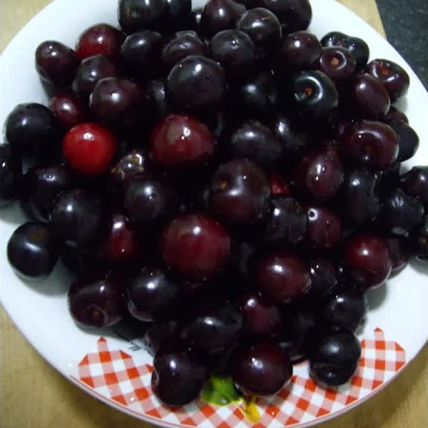 Κερασένια Κρέμα με Γάλα