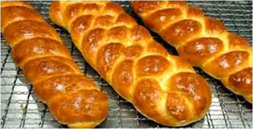 Εύκολο τσουρέκι χωρίς μαγιά κι αναμονή!