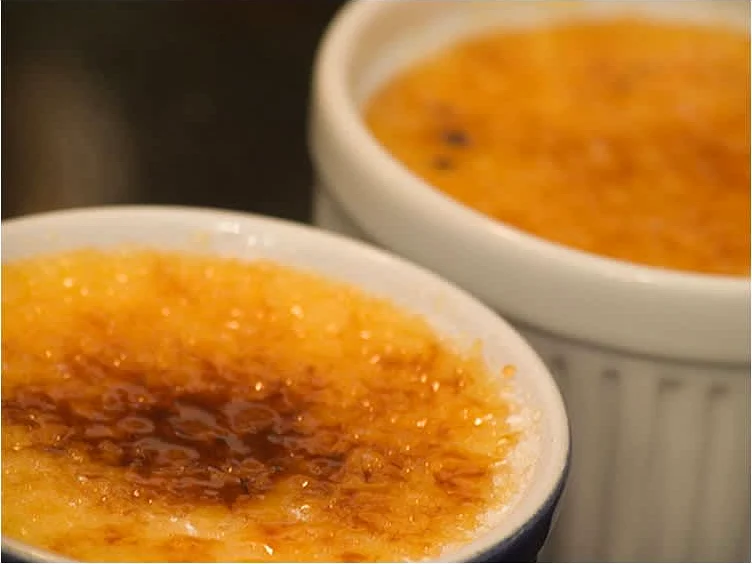 Κρεμ μπρουλέ που λιάζεται πάνω σε τάρτα - wow