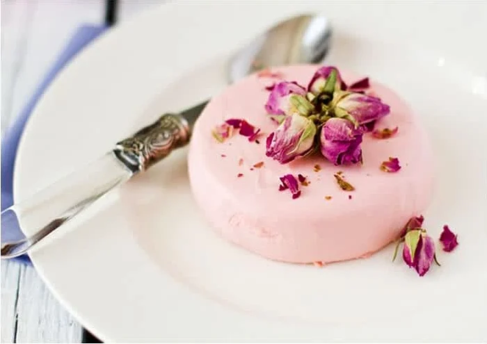 Πανακότα με ροδόνερο