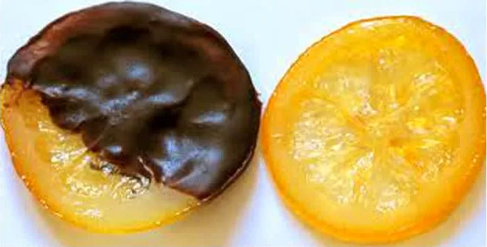 καραμελωμένες φέτες λεμονιού