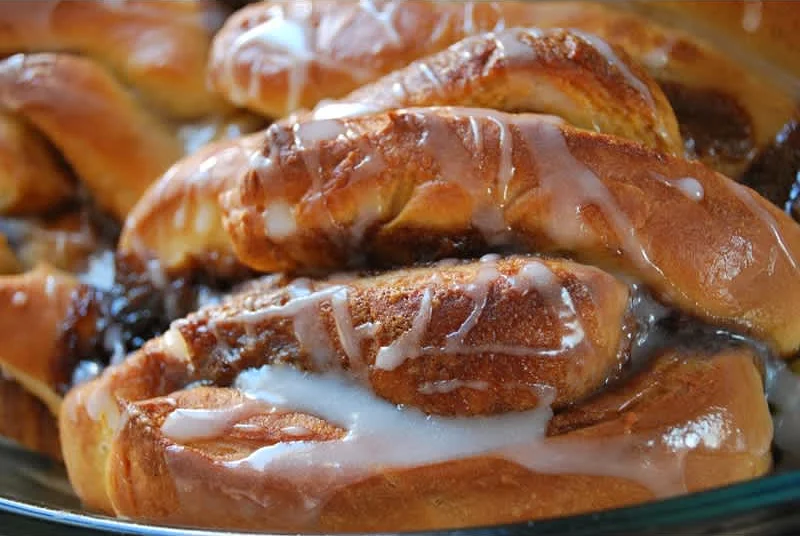 Γλυκό Danish με κανέλα και γλάσο