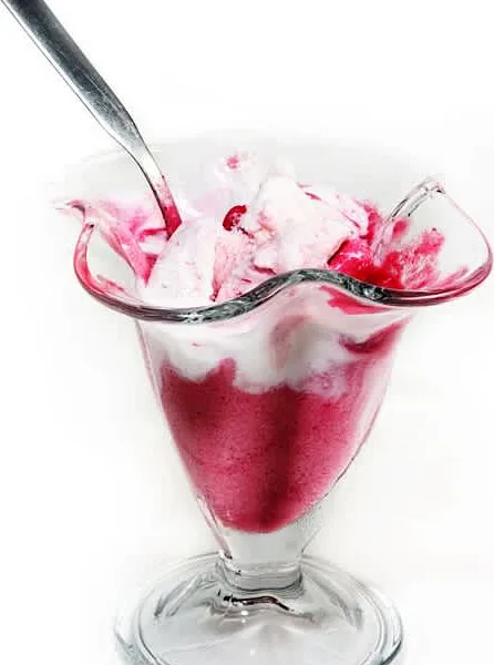 Παγωτό γιαούρτι - φράουλα