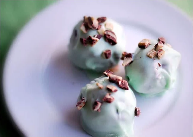 Σοκολατένιες τρούφες μέντας