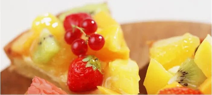 τάρτα με διάφορα φρέσκα φρούτα