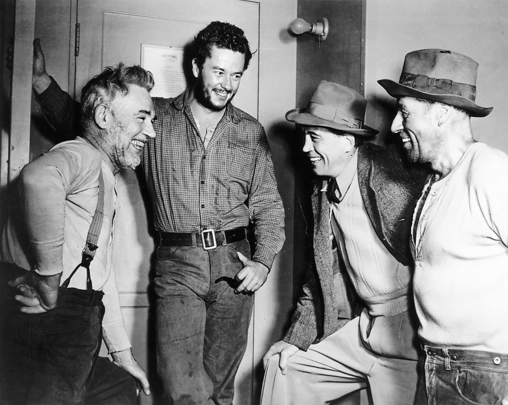 John Huston con su padre Walter durant el rodaje de "El tesoro de Sierra Madre" (1947)