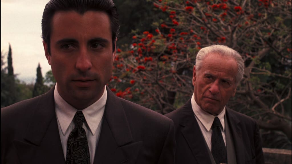 Don Antobello (Wallach) intenta influir en Vincenzo Corleone (Andy Garcia) en "El padrino III" (Francis Ford Coppola, 1991)