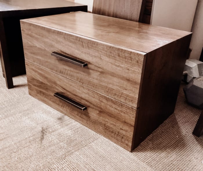 Cabinet with 2 drawers