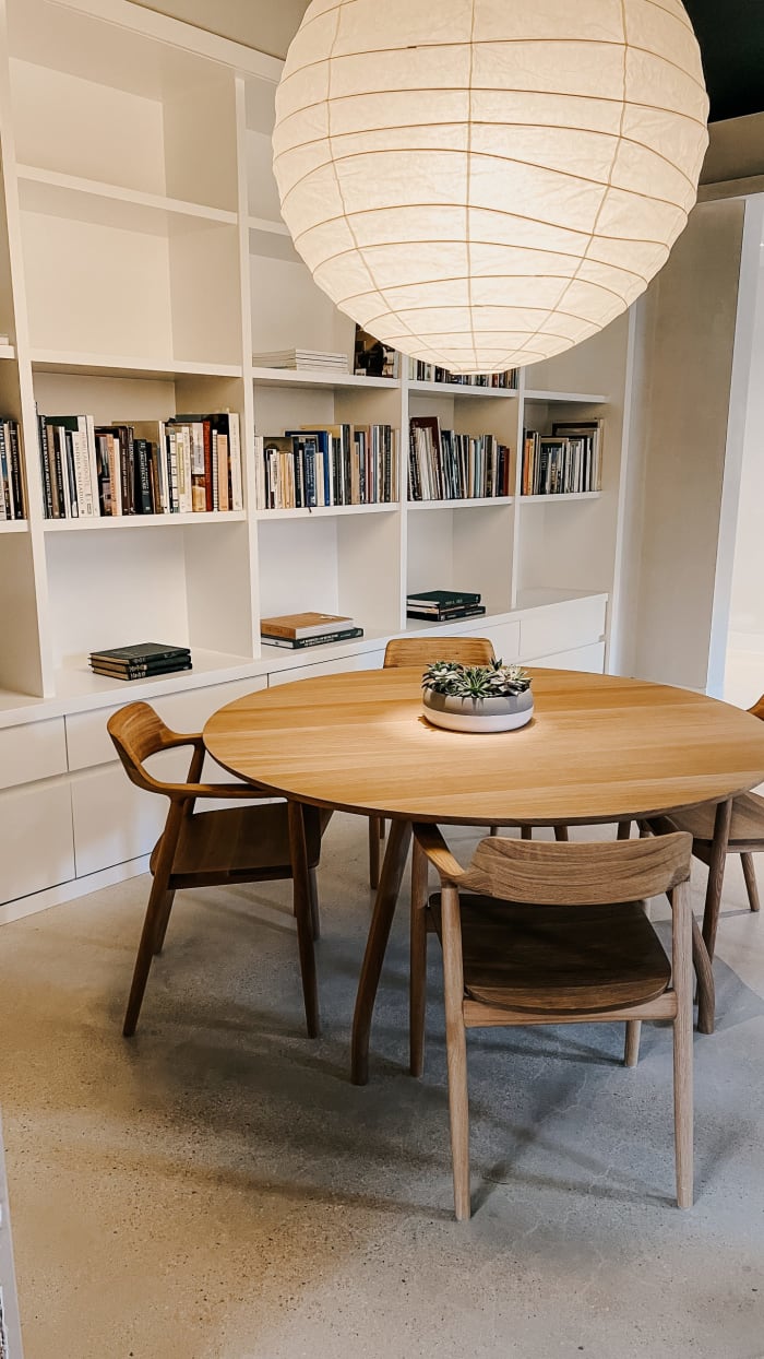 Smooth Circular Dining Table