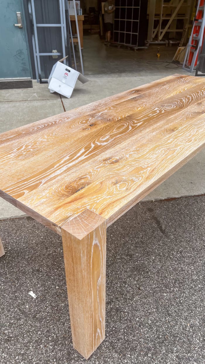 Spectacular Wood Grain Pattern on Dining Table