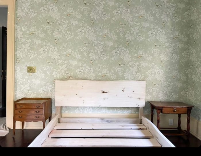 Live Edge Bed
