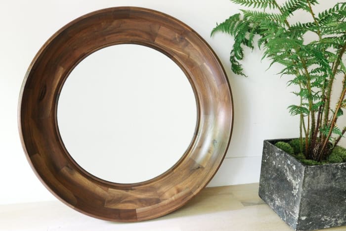 Scoop Mirror in home
