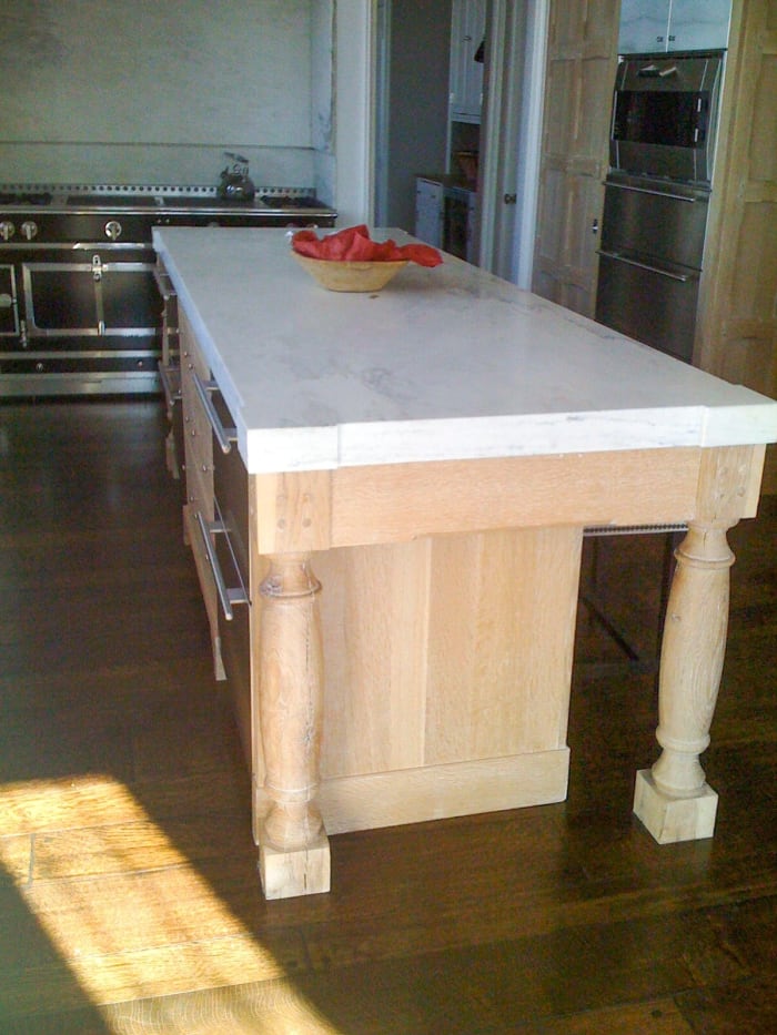 Swann House Island in Kitchen