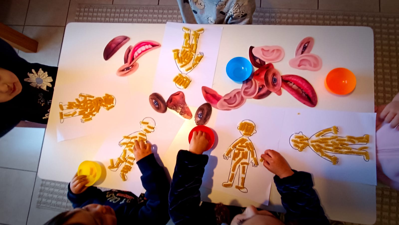 Dinámicas grupales y canciones en inglés · Group dynamics and English songs at ABC For Kids