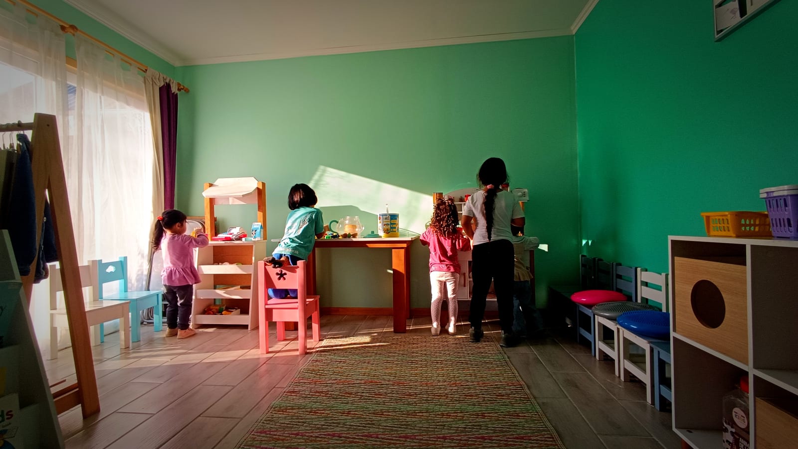 Trabajo en equipo y colaboración en proyectos · Teamwork and project collaboration at ABC For Kids