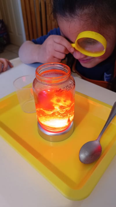 Proyecto Fun Science Lab: experimentos prácticos y sensoriales en inglés · Fun Science Lab Project: hands-on sensory science experiments in English