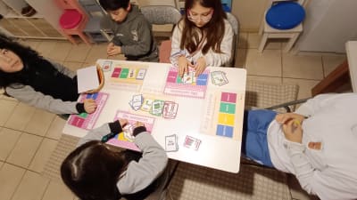 Rincón de cuentos y lectura guiada · Guided reading and storytelling corner at ABC For Kids