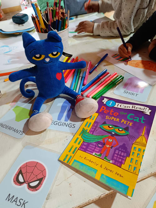 Cuentos infantiles importados y títeres para leer en familia antes de dormir