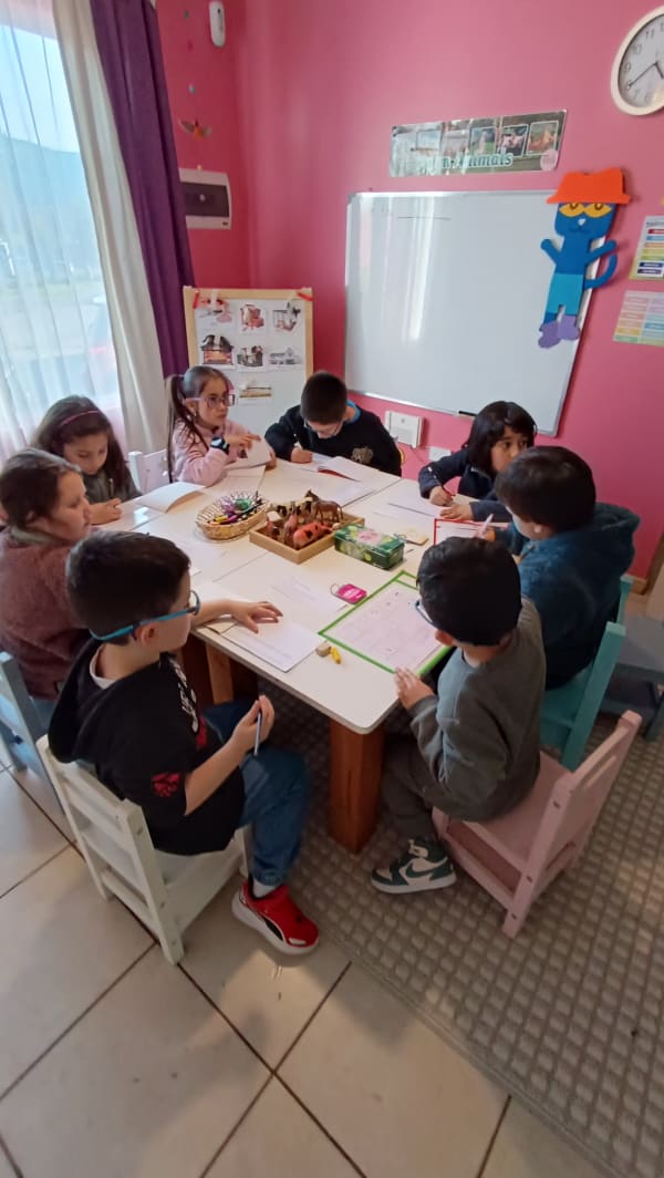 Actividades interactivas de cuentos, rimas y dinámicas activas · Interactive storytelling, rhymes and active movement in Very Young Learners at ABC For Kids
