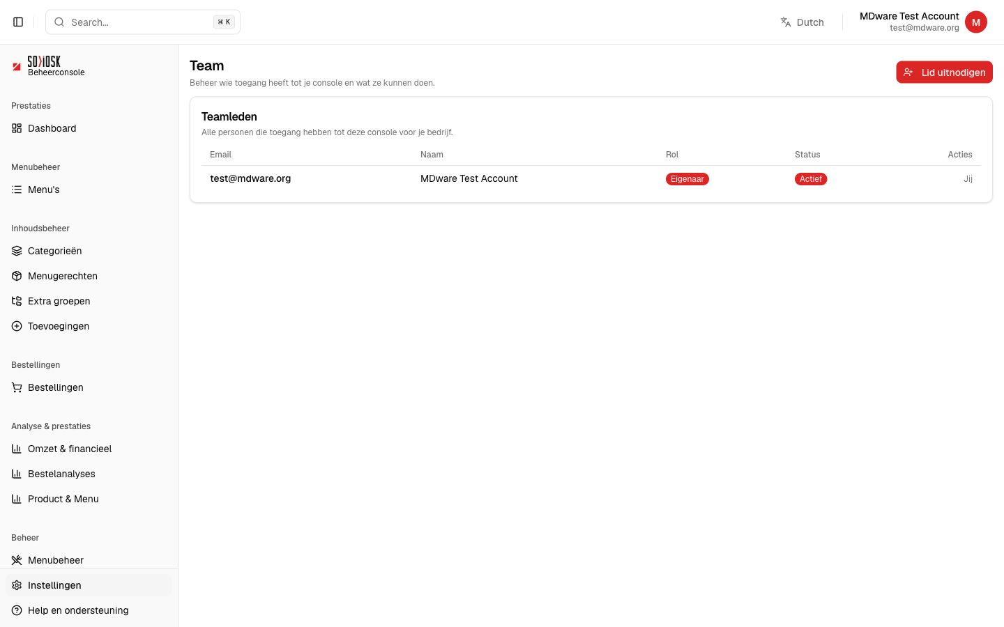 De teamledenlijst met e-mail, naam, rol en status, en de knop Lid uitnodigen